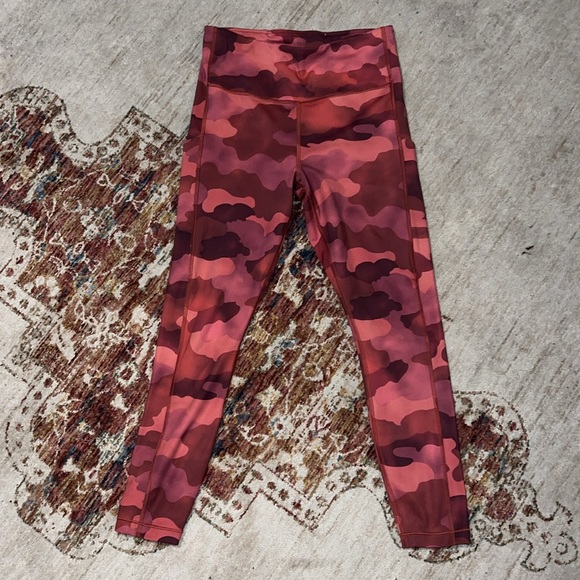 ATHLETA ULTIMATE STASH PRINTE 7/8 TIGHT CAMO LEGGINGS SIZE SMALL - Picture 5 of 9